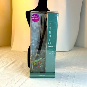 Reed diffuser handblown Art Glass, vanilla pear scent 2.4 oz  NIB